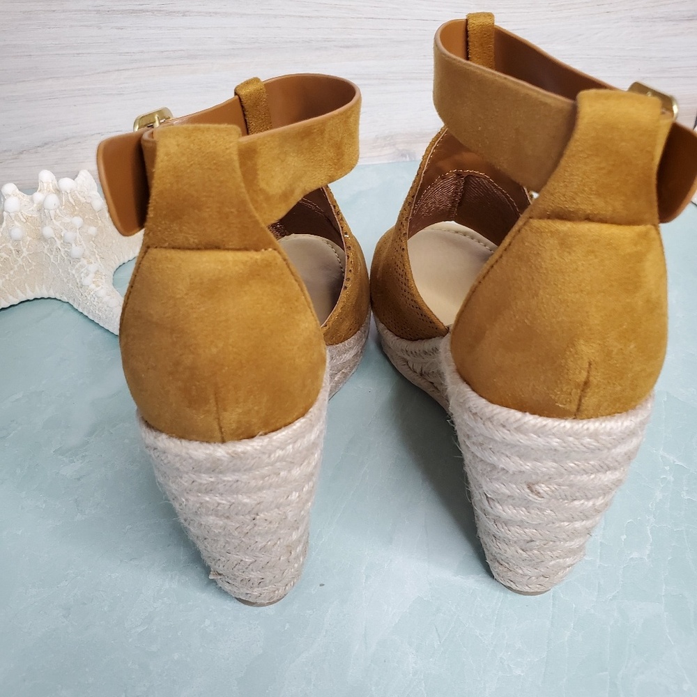 NEW Perforated Espadrille Platform Wedge Sandals - Picture 7 of 8